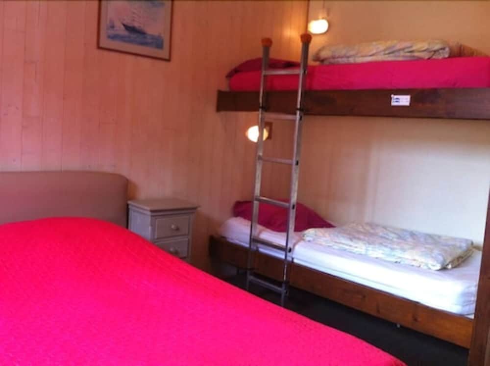 Quadruple Room - Photo 3