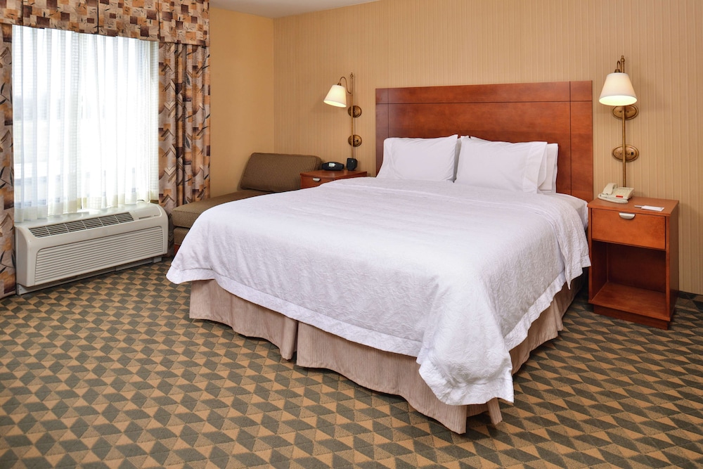Room, 1 King Bed, Accessible, Bathtub - Photo 3