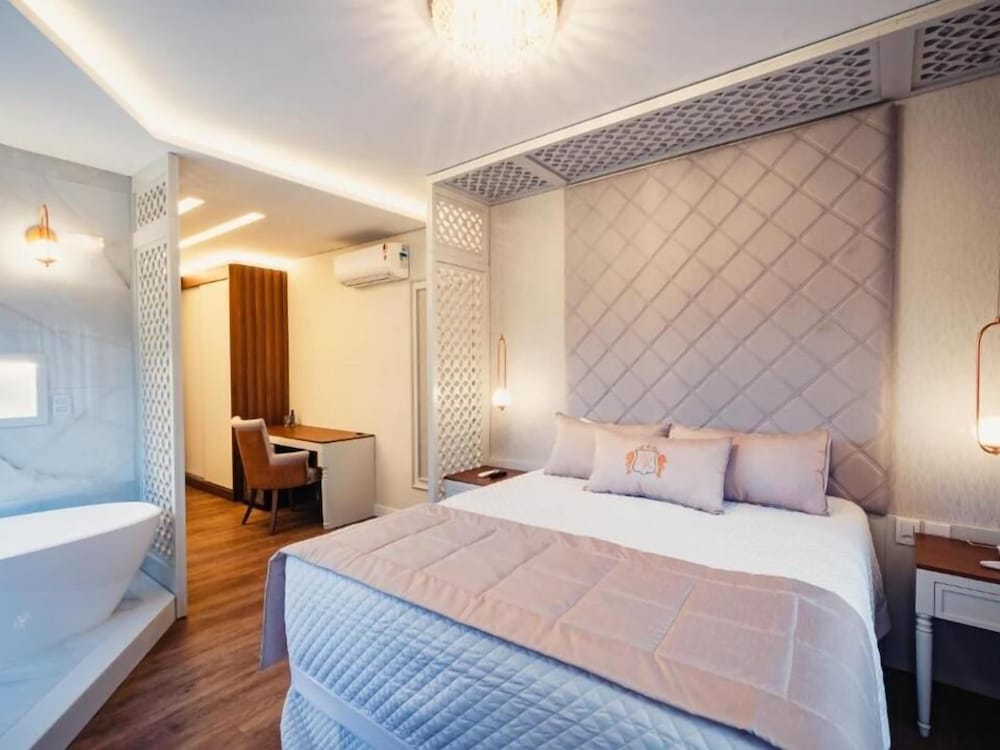 Master Suite thumbnail 6