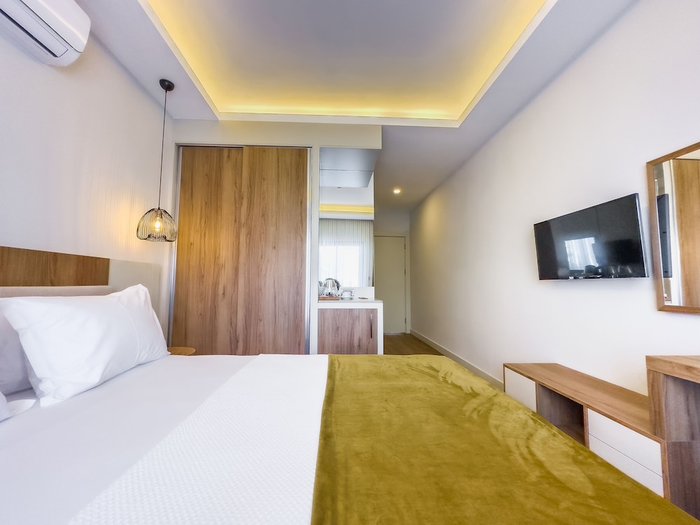 Deluxe Double Room, Balcony,Side Sea View - Photo 14