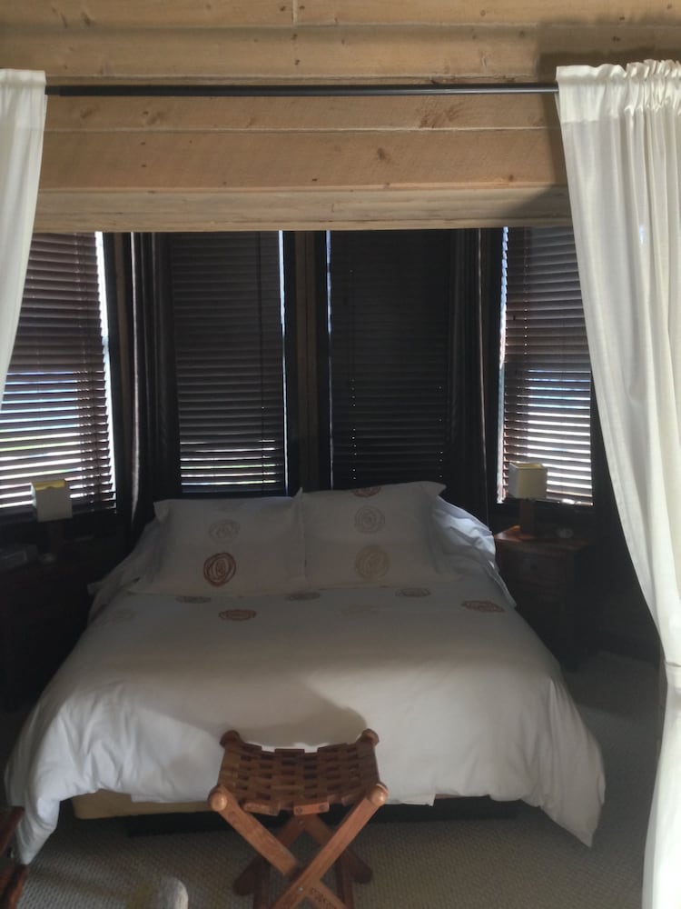 Suite, 1 Queen Bed, Sea View (4) photo 1