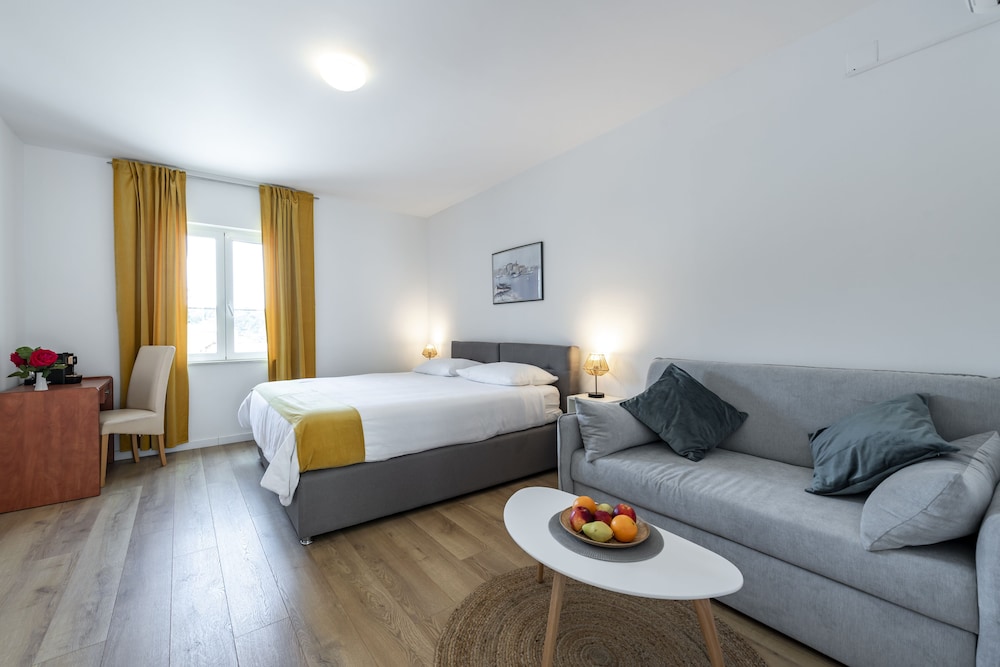 Classic Triple Room, Terrace, Partial Sea View photo 1