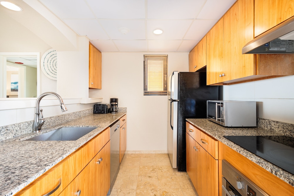 Suite, 1 Bedroom, Kitchen, Ocean View - Photo 11
