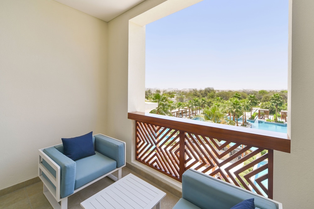 Grand Room, 1 King Bed, Pool View (Balcony) - Photo 3