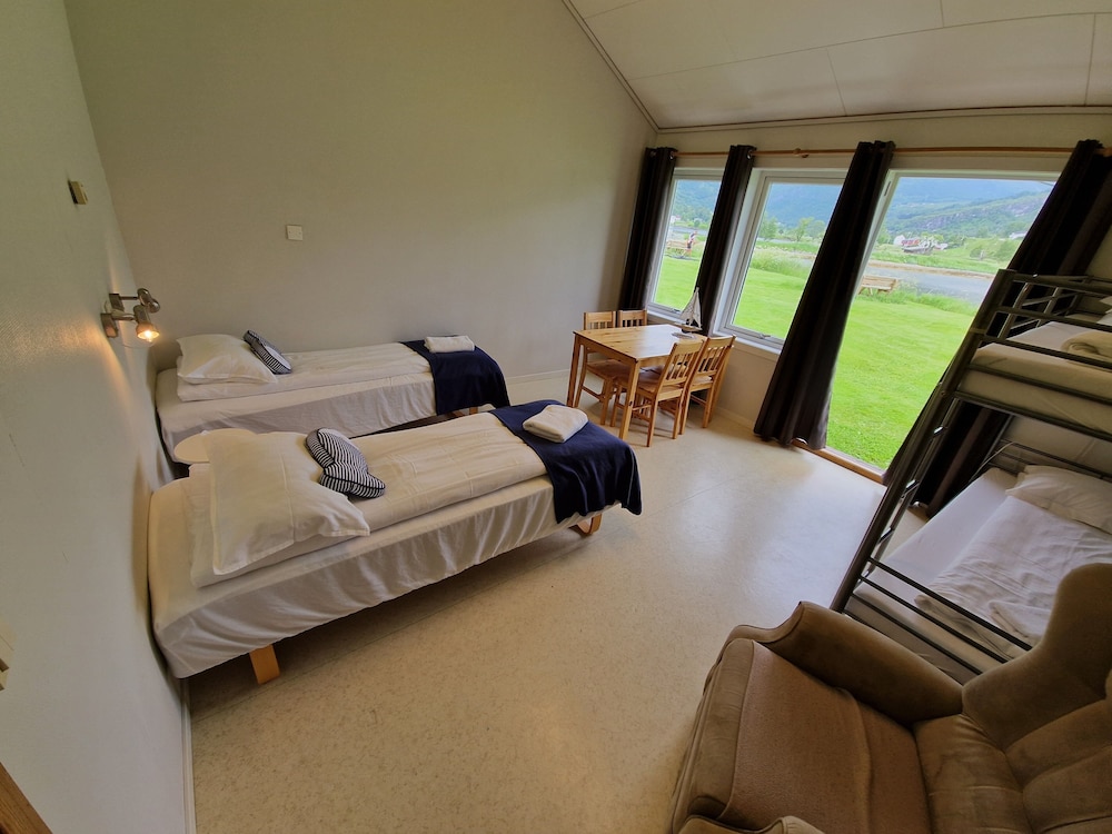 Basic Quadruple Room photo 2
