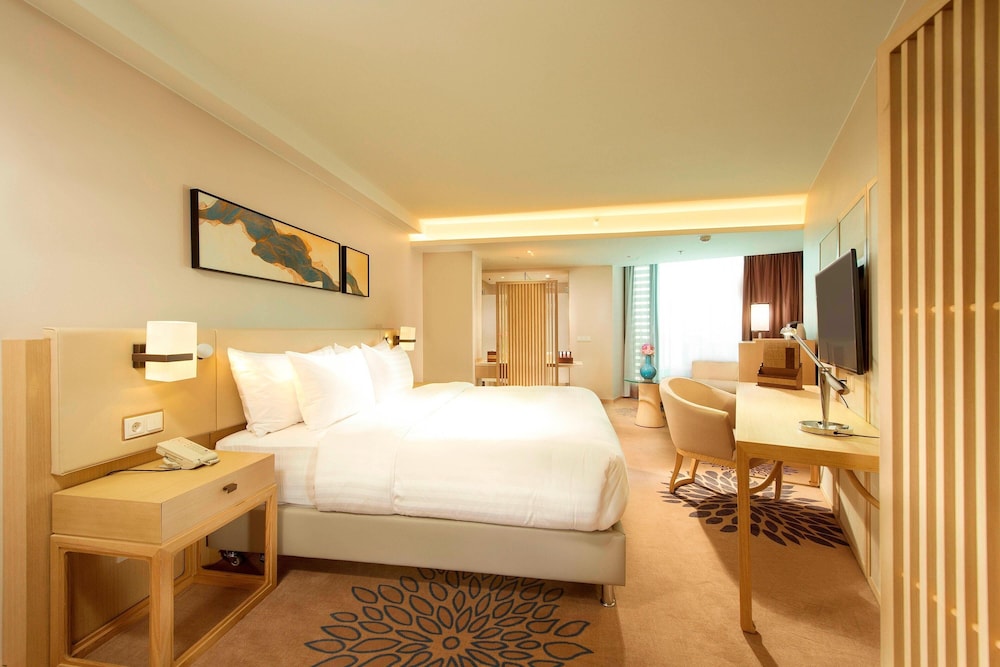 Deluxe Room, 1 King Bed - Photo 4