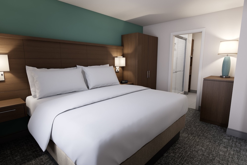 Suite, 1 King Bed, Kitchen - Photo 3