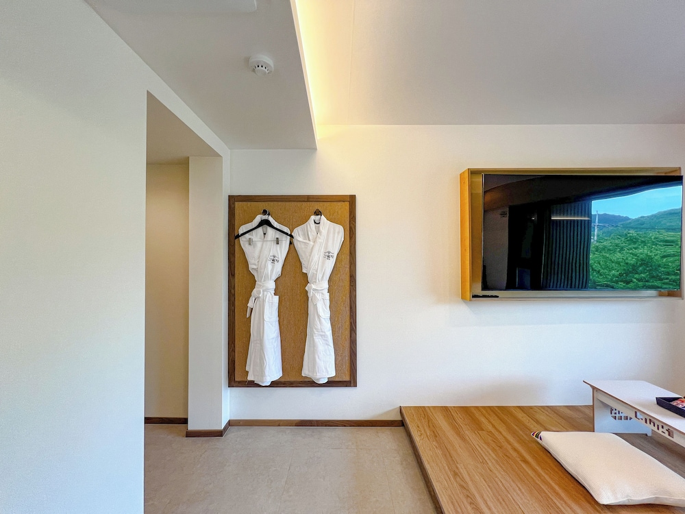 Deluxe Twin Room, Mountain View photo 3