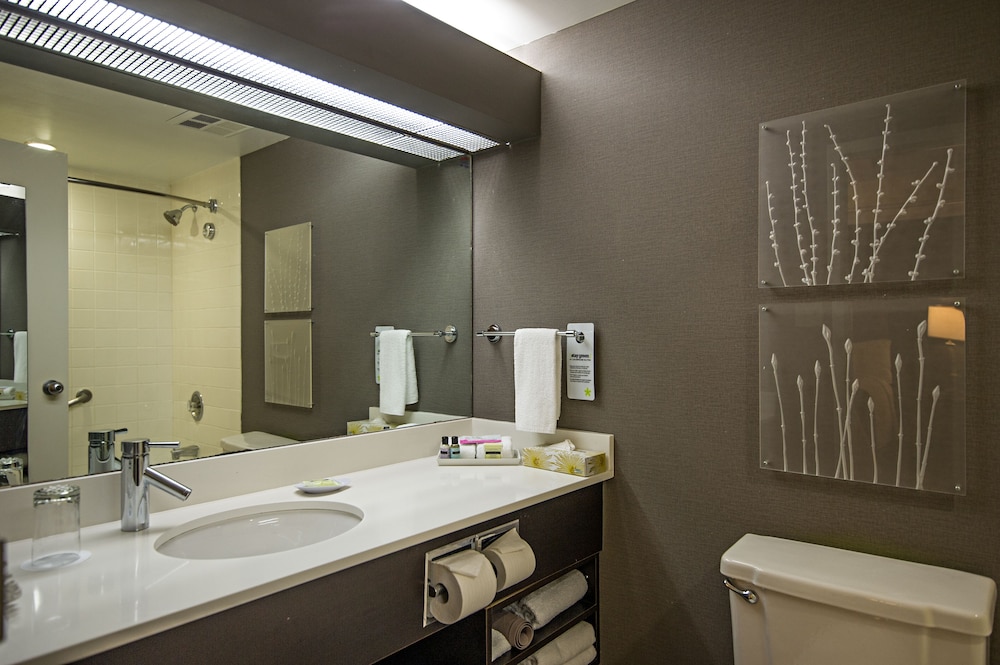 Deluxe One Bedroom Suite, Full Kitchen - Photo 13
