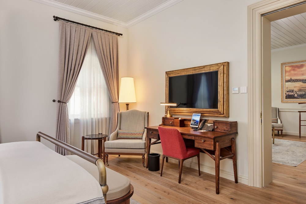 Courtyard Suite - Photo 2