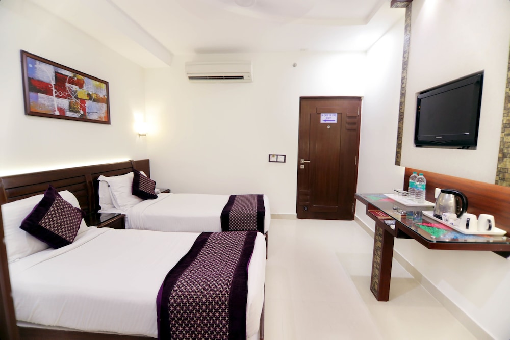 Deluxe Room - Photo 9