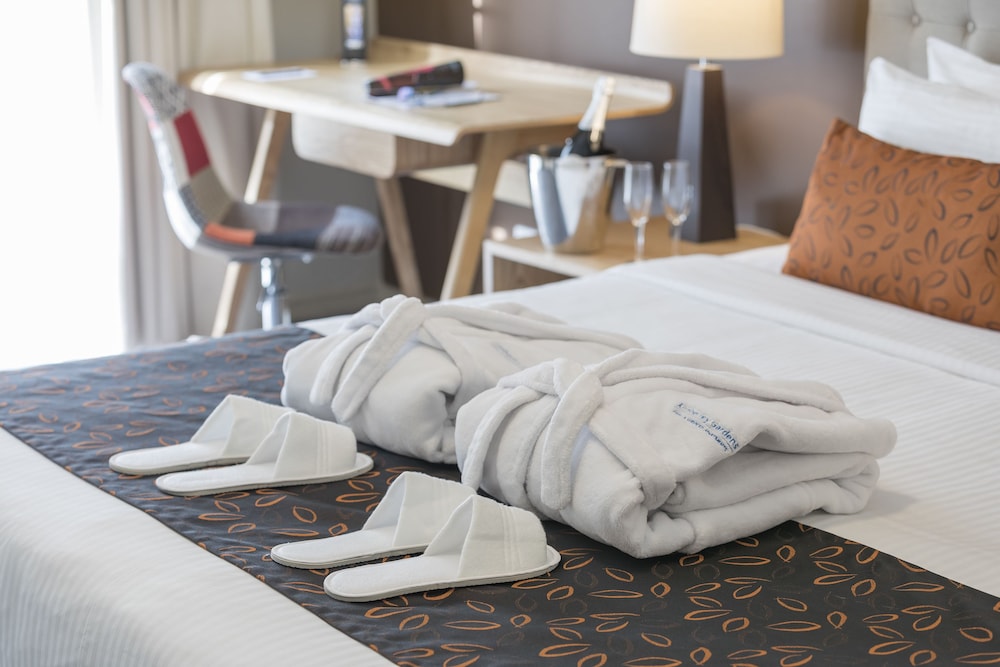 Deluxe King Spa Room photo 2