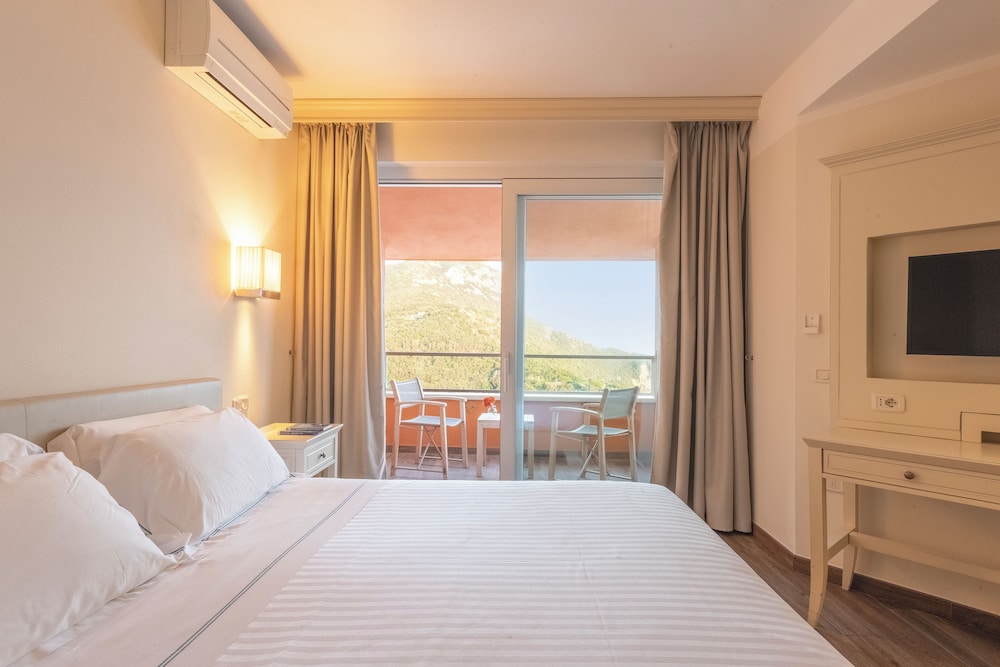 Deluxe Room, Sea View - Photo 5