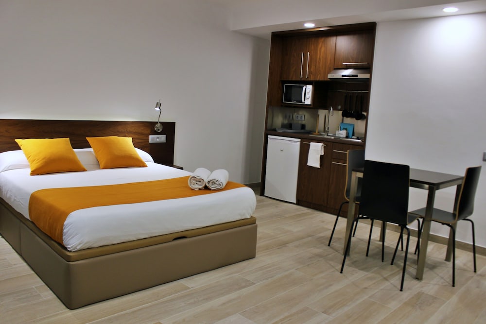 Estudio Básico, 1 cama Queen con sofá cama