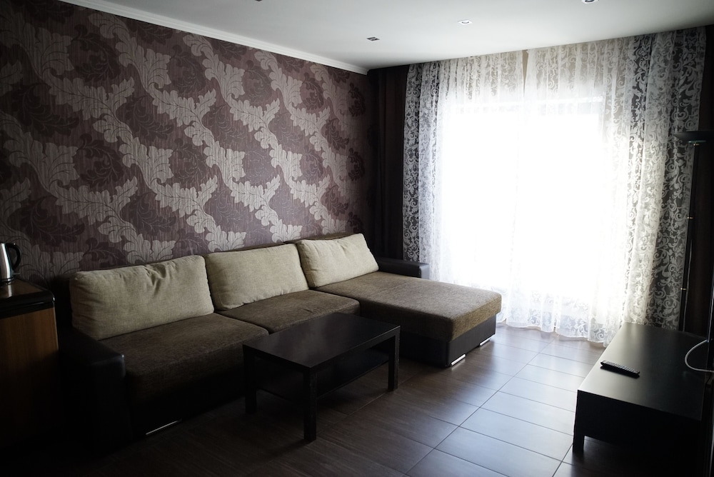 Family Room photo 3