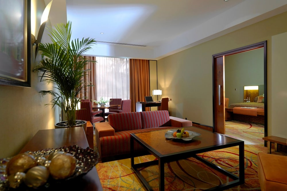 Family Suite, complimentary shuttle to DXB Airport Terminal 1 & 3