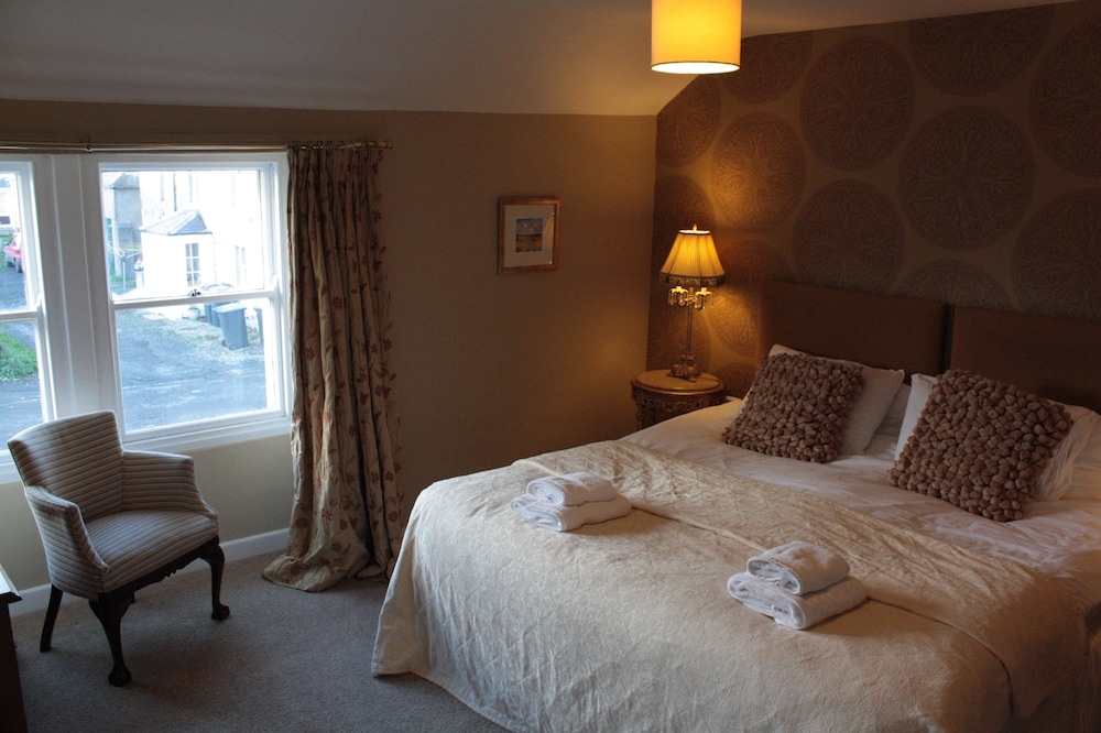 Standard Room, 1 King Bed photo 3