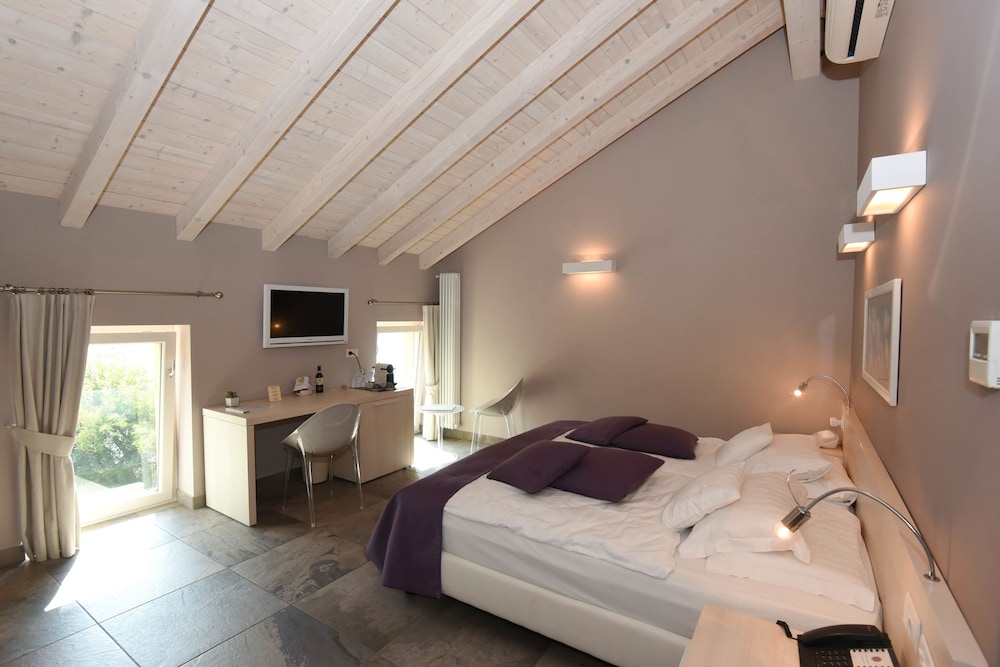 Deluxe Room - Photo 3