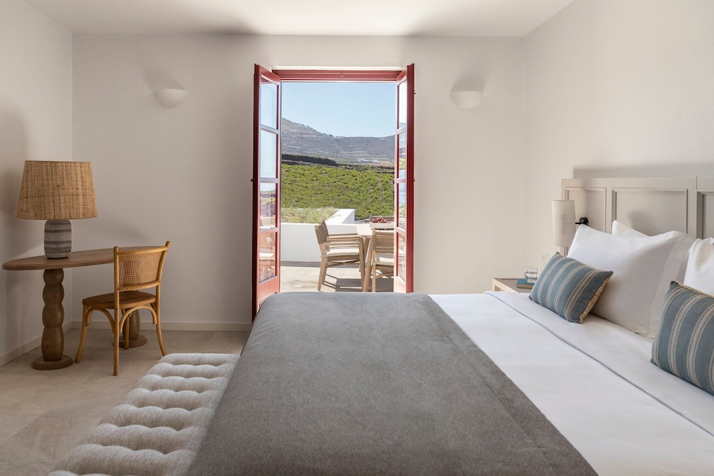 Suite, 2 Bedrooms (Balcony) - Photo 12