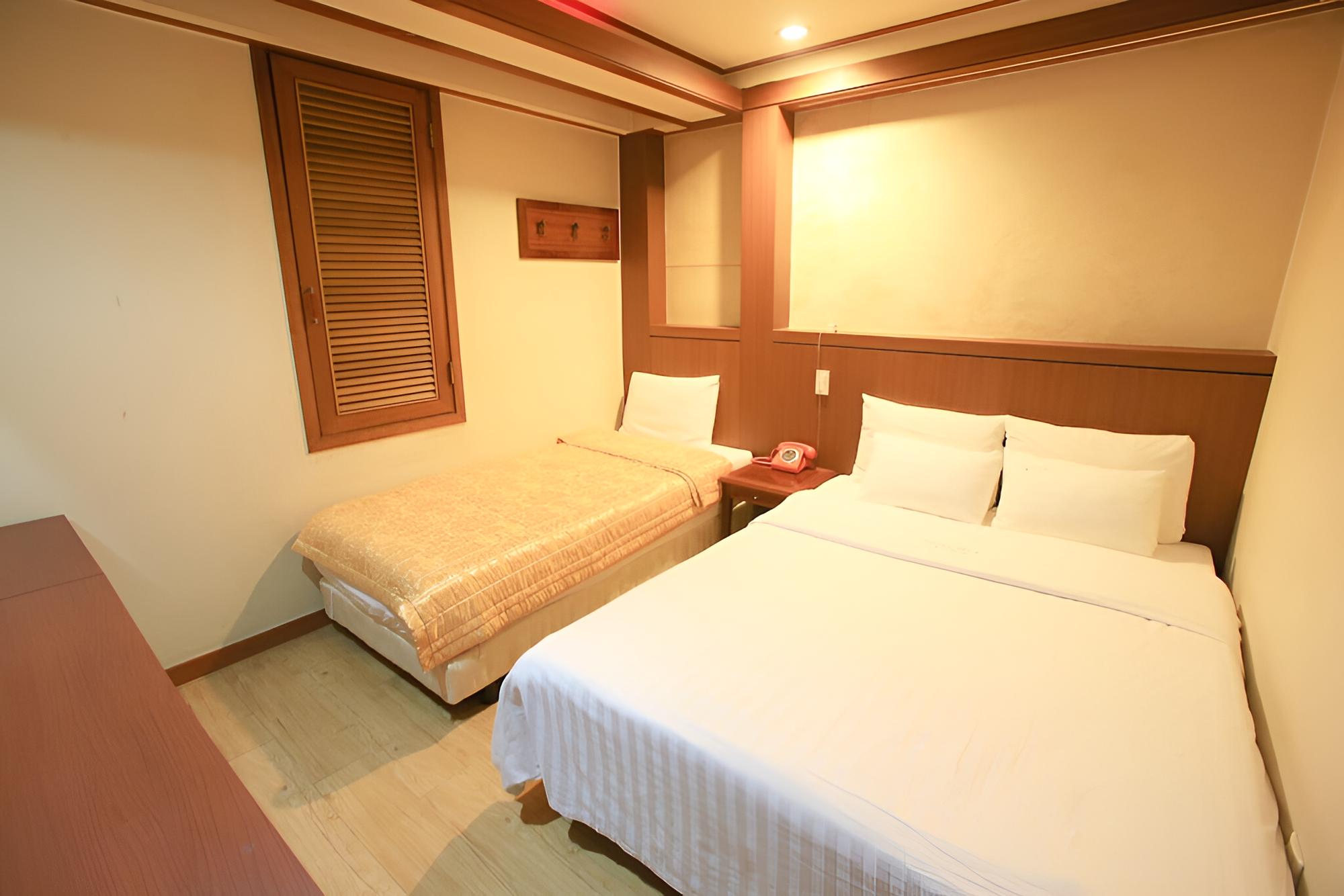 Room (Twin (no PC support)) - Photo 19