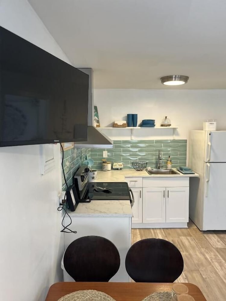 Standard House, 2 Bedrooms, Kitchen, Ground Floor photo 3