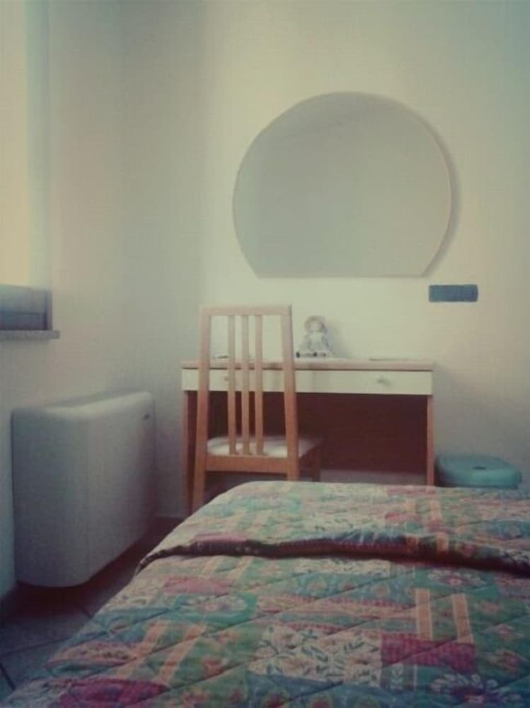 Twin Room, Shared Bathroom photo 3
