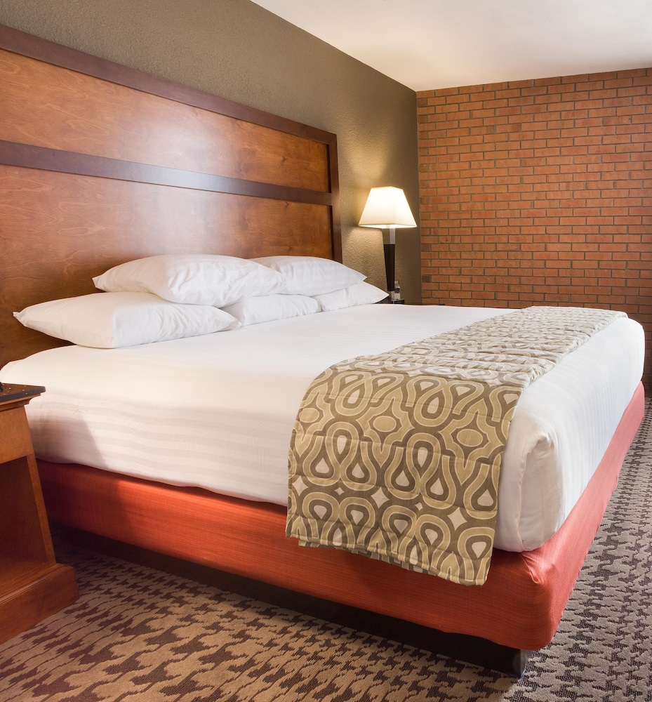 Deluxe Suite, 1 King Bed with Sofa bed, Refrigerator & Microwave (2 Rooms, Upper Floor) photo 2