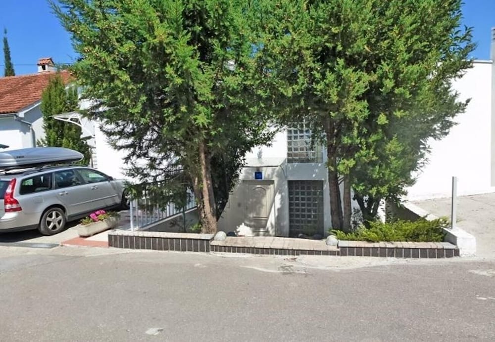 Apartment (Vlado - 100 m from pebble beach - A3() photo 2