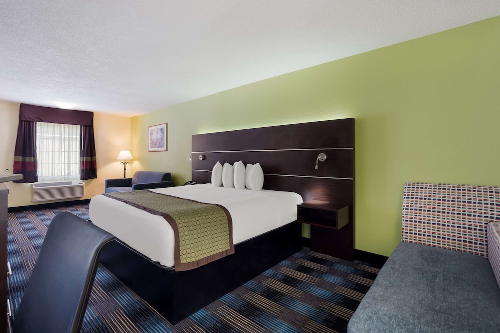 Suite, 1 King Bed, Non Smoking, Refrigerator & Microwave (With Sofabed) - Photo 1