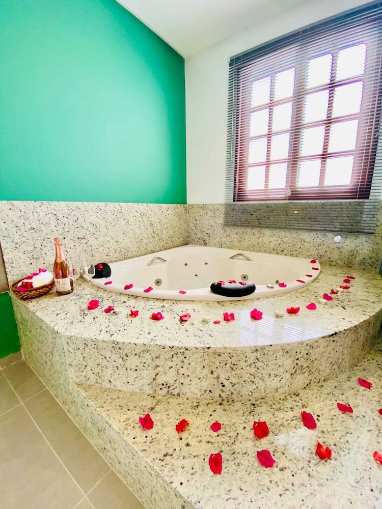 Deluxe Double Room, Hot Tub photo 3