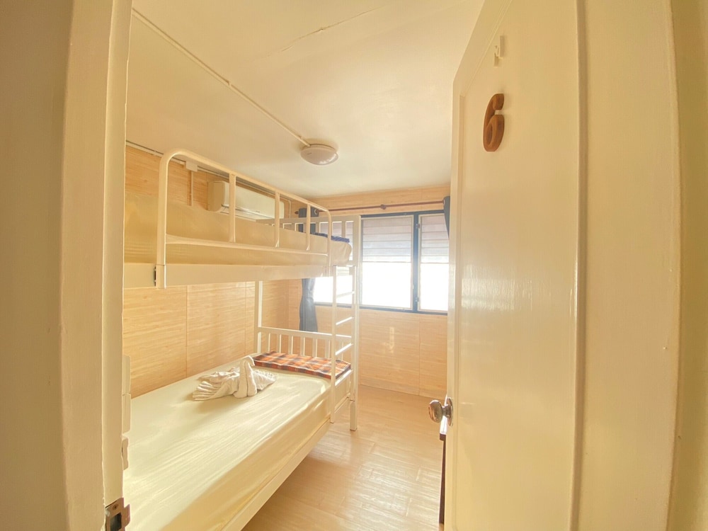 Room, Women only, Non Smoking, Shared Bathroom photo 2