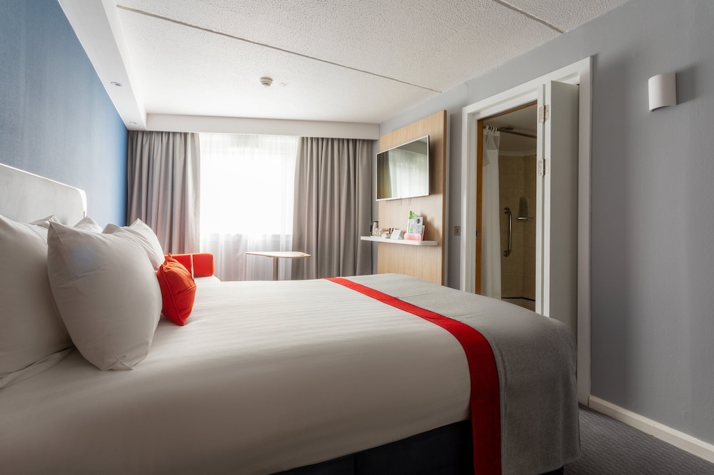 Standard Room, 1 Double Bed, Accessible (with Free Hot Breakfast) - Photo 12