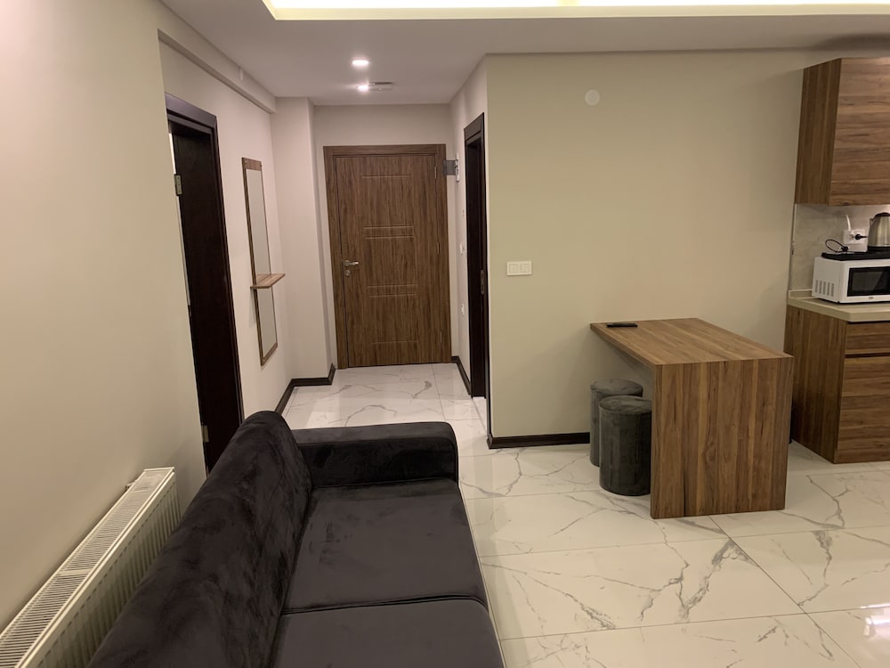 Deluxe Suite - Photo 7