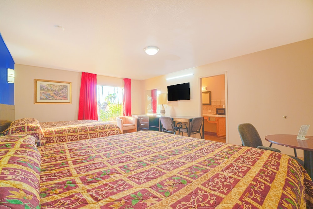 Room, Multiple Beds - Photo 4
