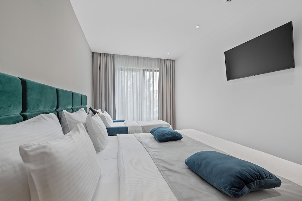 Deluxe Room - Photo 20