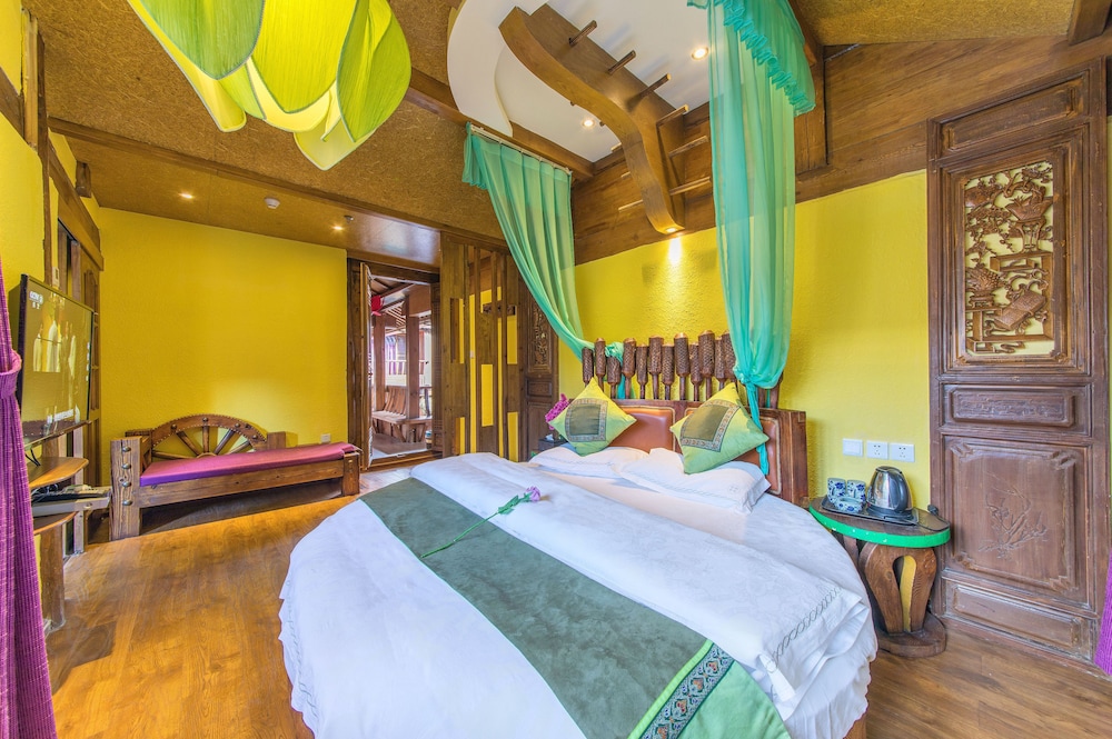 Comfort Honeymoon Round-Bed Room