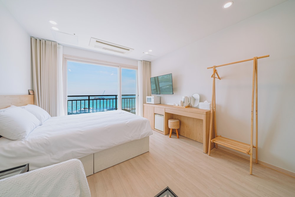 Deluxe Double Room, 1 Queen Bed, Ocean View