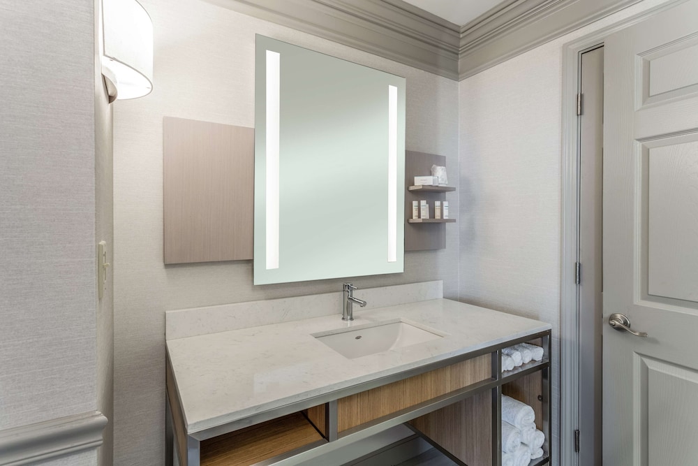 Junior King Suite - Photo 7