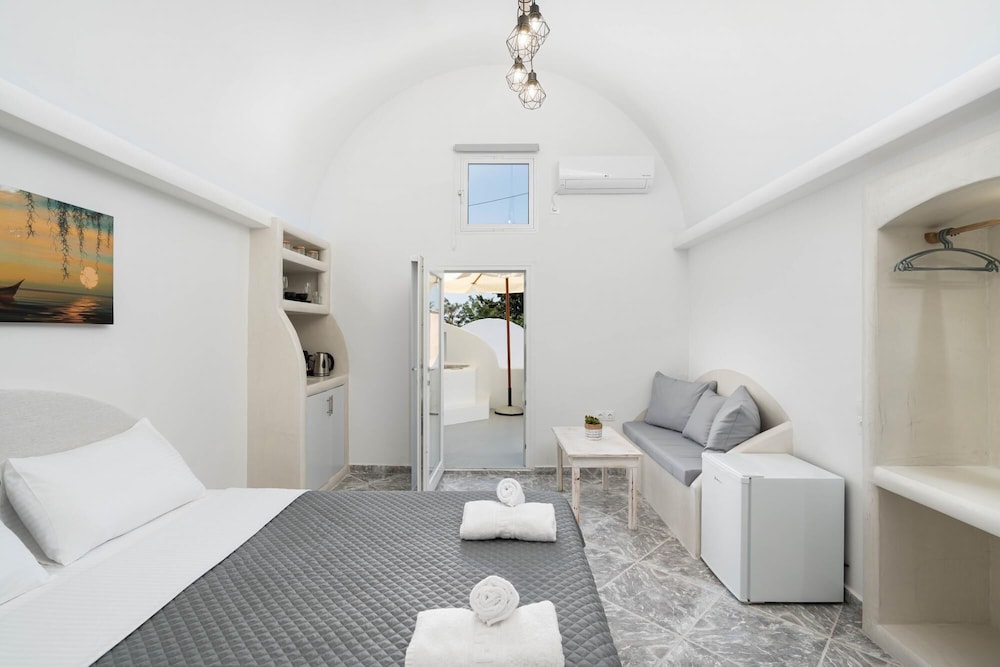 Apartment, Smoking
