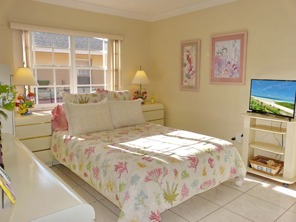 House, Multiple Beds (Pet-friendly home with pool and dock ) photo 2