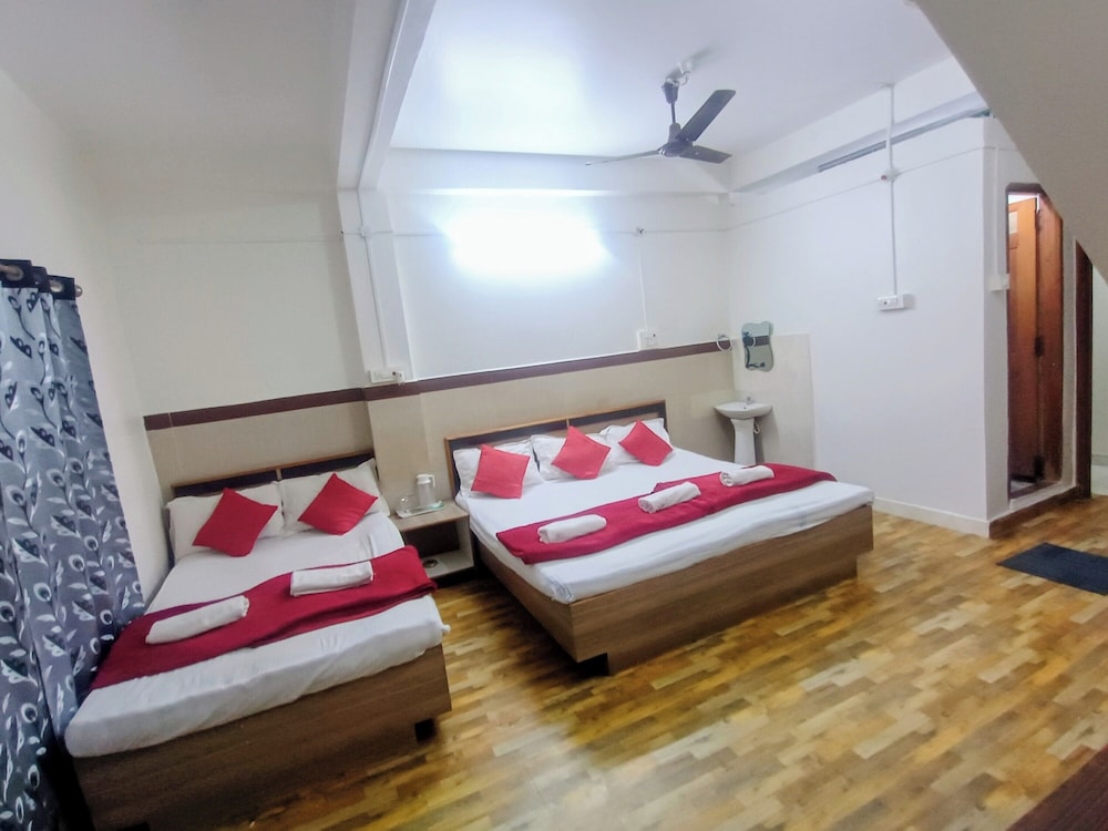 Quad Room AC photo 2