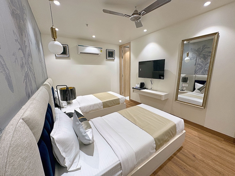 Standard Double or Twin Room, No Windows - Photo 16