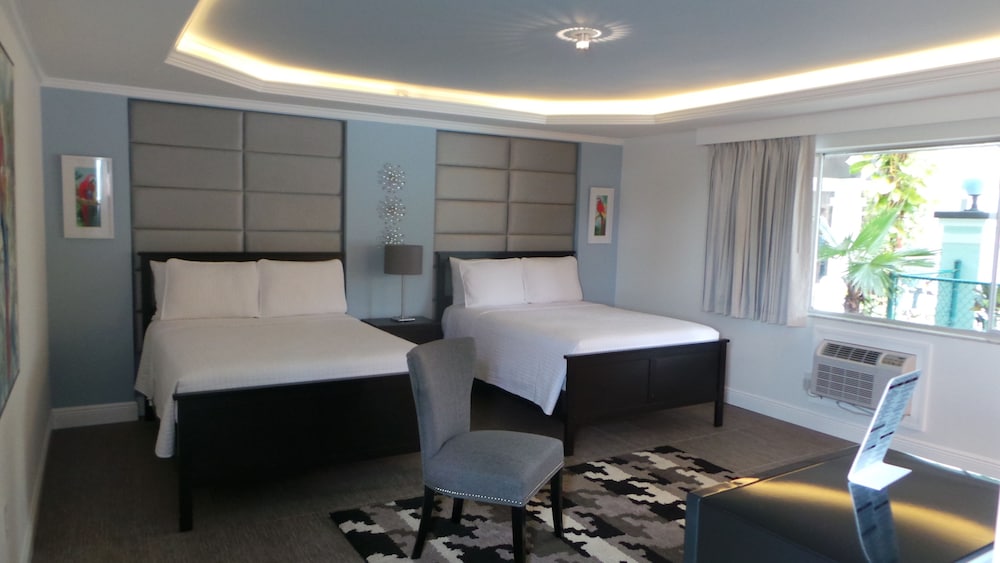 Standard Room, 2 Queen Beds photo 3