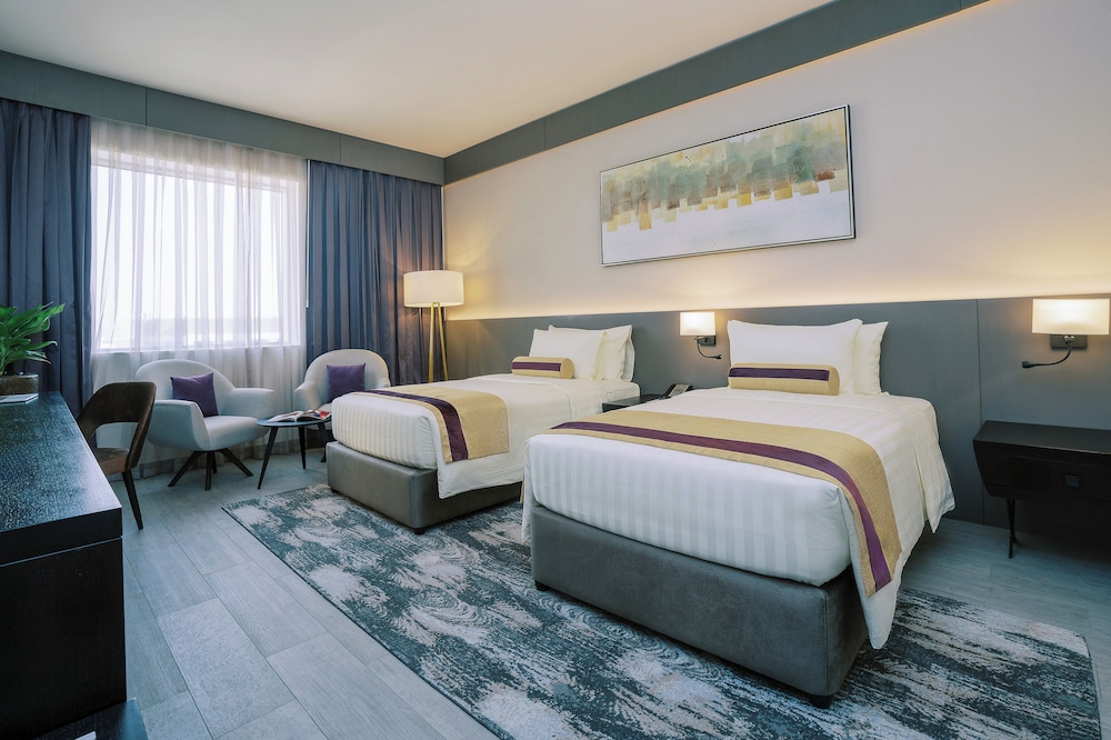 Deluxe Twin Room ,15% off on F&B, shuttle to Deira City Center, Al Ghurair Mall & La Mer Beach photo 3