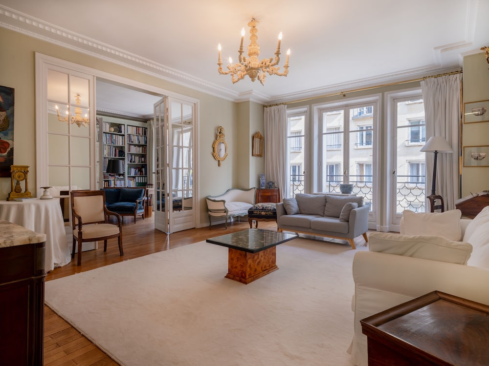 Classic Apartment photo 3