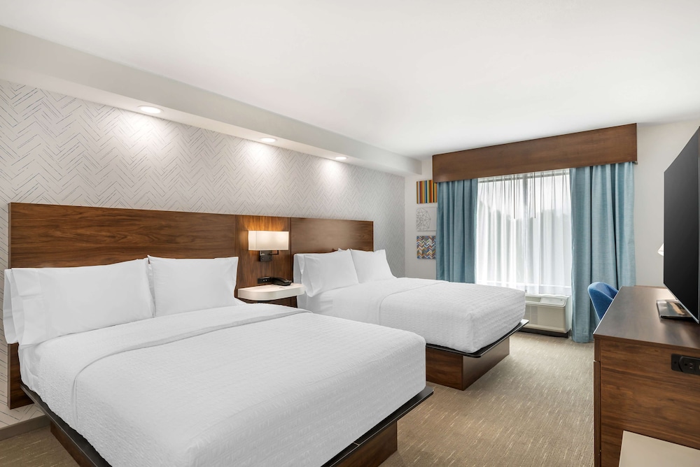 Room, 2 Queen Beds, Non Smoking - Photo 1