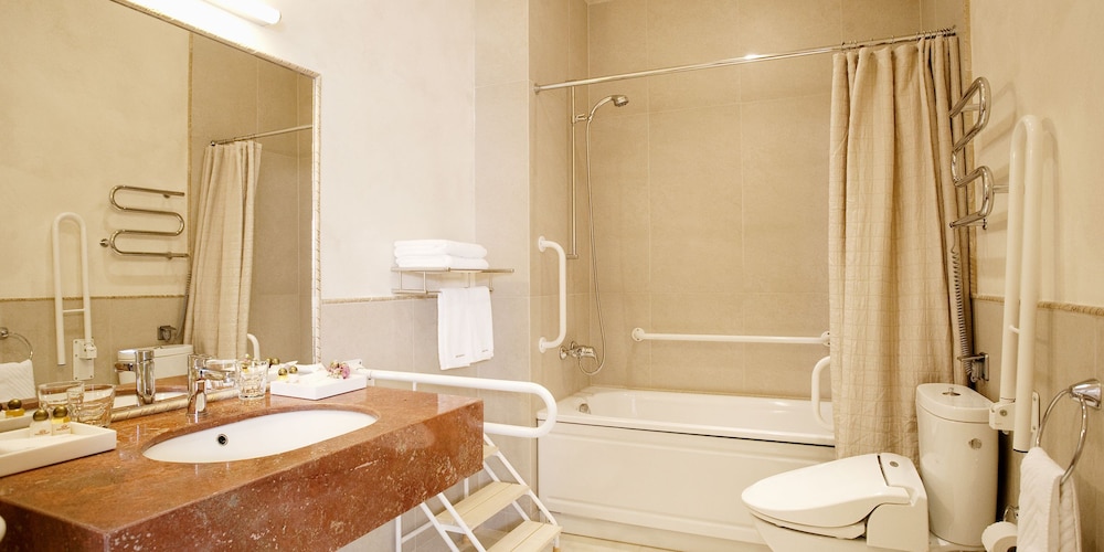 Standard Triple Room, Accessible