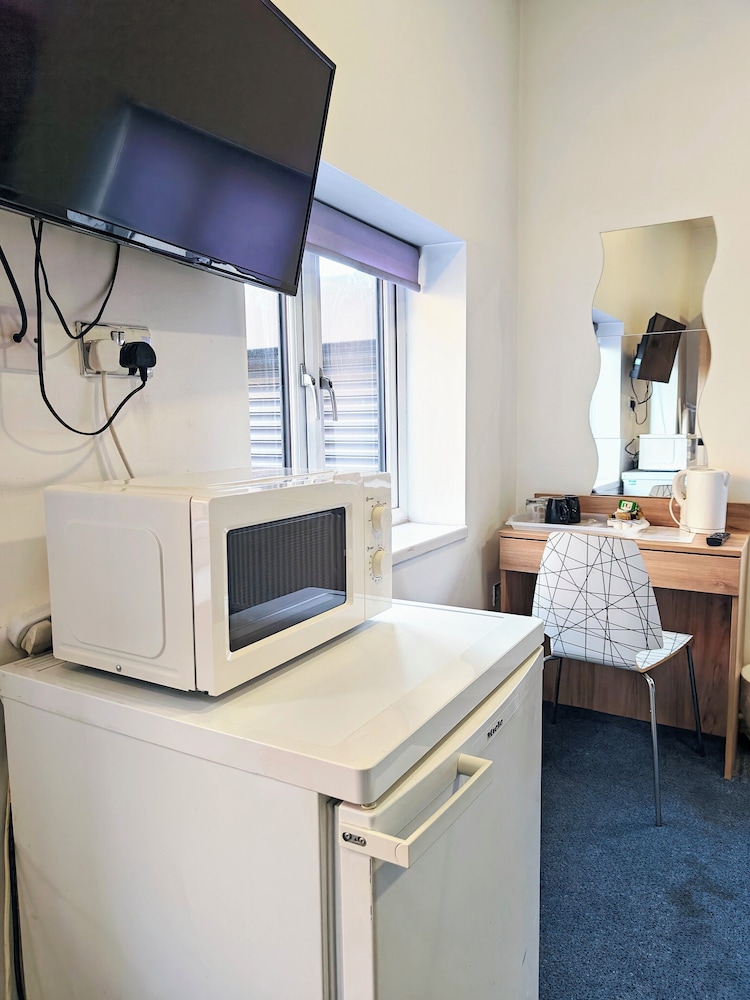 Superior Double Room, 1 King Bed, Non Smoking, Microwave - Photo 8