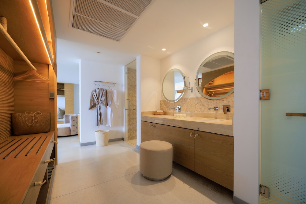 Executive Suite - Photo 5