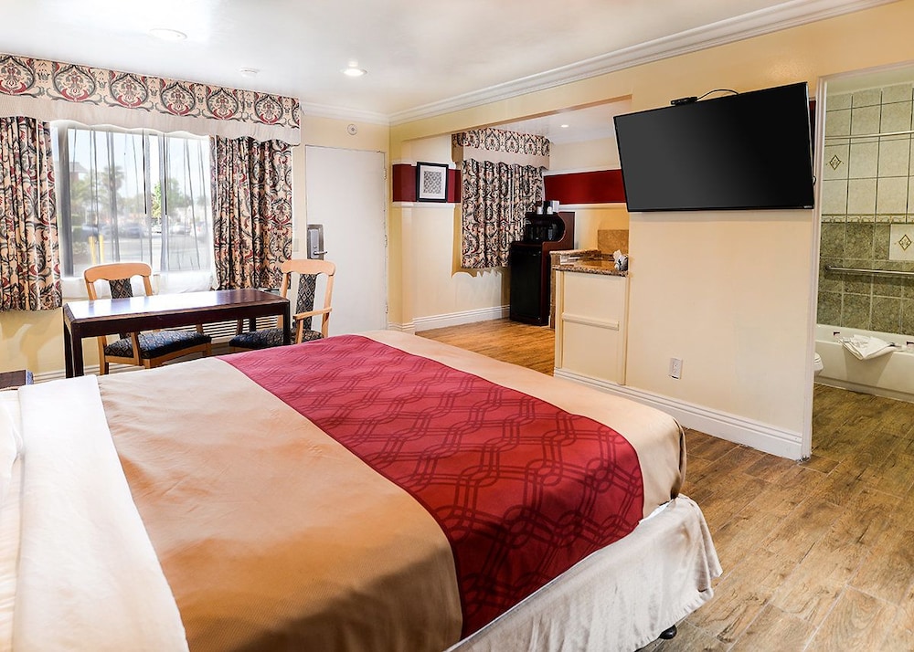 Superior Room, 1 King Bed, Non Smoking, Jetted Tub